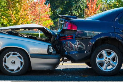 Pasajeros lesionados en una colisión trasera en un coche de auto-conducción