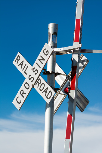Una campaña publicitaria para ayudar a prevenir los accidentes de tren en los cruces ferroviarios