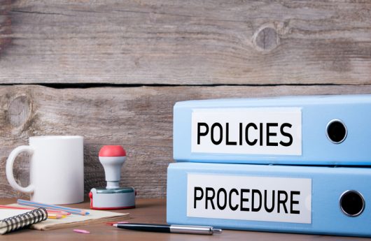 Los 4 pasos que un abogado de lesiones personales tomará para un cliente a quien le hayan ofrecido su límite de la política