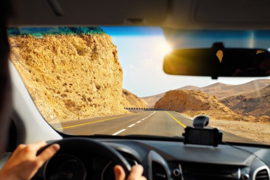 5 cosas que debe hacer antes de conducir en calor extremo