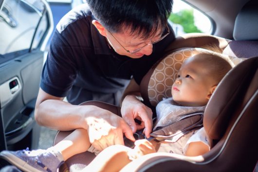 Sillas infantiles y accidentes de coche: obtenga respuestas a sus preguntas más frecuentes