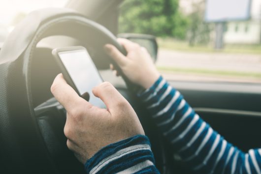  ¿Puede usted ser responsable si envía un mensaje de texto a un conductor que se tiene un accidente?
