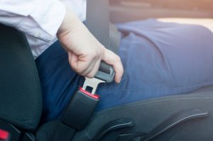 Un nuevo estudio muestra que el uso del cinturón de seguridad puede reducir la posibilidad de daños hepáticos en un accidente de coche