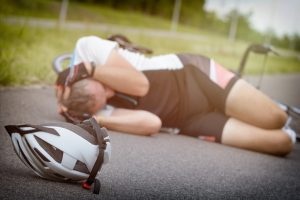 Sí, es posible sufrir una lesión cerebral traumática en un accidente de bicicleta