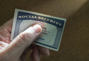 ¿Debería dar su Social Security Number a un perito de seguros que lo solicite?