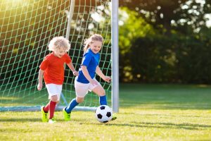 Consejos simples para proteger a sus hijos mientras practican deportes de verano