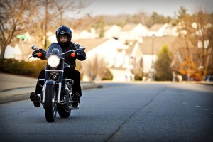 Los motociclistas corren mayor riesgo que los conductores de coche: sepa cómo puede mantenerse más seguro