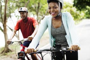 7 consejos que pueden ayudarle a mantenerse más seguro en su bicicleta este verano