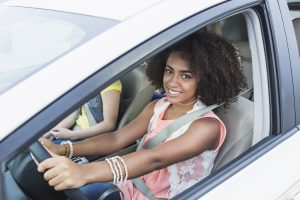 Proteja a sus conductores adolescentes siguiendo estos consejos y trucos