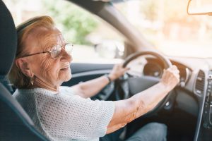 Los conductores mayores a menudo sufren lesiones más graves en los accidentes de coche. ¿Significa esto que pueden recuperar daños adicionales? 