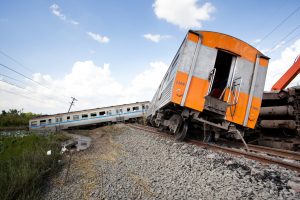 ¿Podría adivinar las 4 causas principales de descarrilamiento de trenes en California?