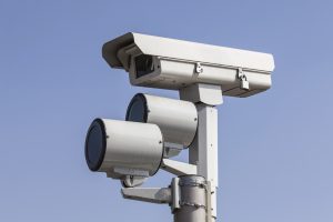 Las cámaras de los semáforos han demostrado reducir los accidentes en las intersecciones, pero son controversiales
