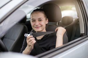 Tenga en cuenta estos 4 factores al elegir el coche más seguro para un conductor adolescente