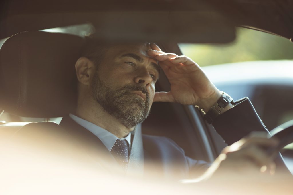 Aprenda cómo puede evitar conducir con sueño y cómo detectar que conduce de manera insegura