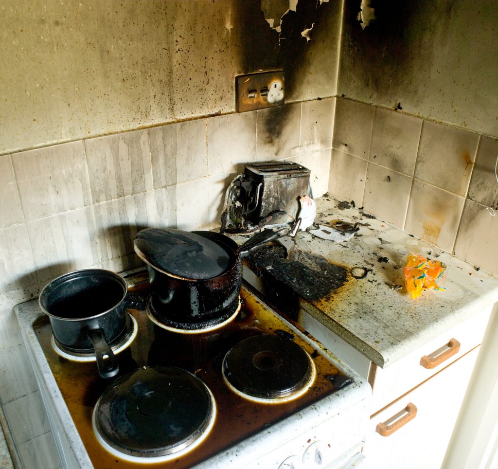 Descubra los 5 principales riesgos de incendio en los hogares