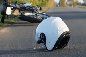 Las malas condiciones de la carretera y los accidentes de moto: ¿Quién es responsable de los daños?