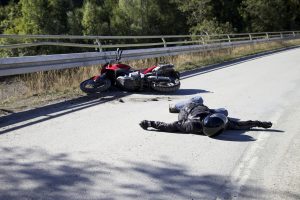 Guía completa para la seguridad en la motocicleta: comportamientos peligrosos a evitar y pasos a seguir para mejorar la seguridad