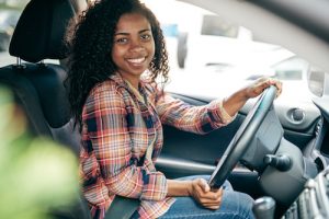 Cuatro pasos a seguir para contribuir a mantener seguros a los conductores adolescentes en la carretera