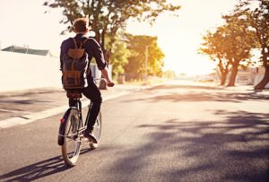 ¿Qué tan seguro es desplazarse en bicicleta en su vecindario? Considere los siguientes importantes factores de seguridad 