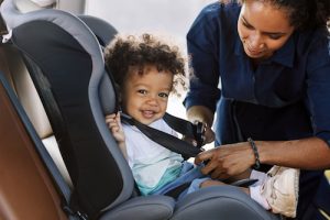 ¿Cuál de los cuatro tipos de asientos infantiles es el adecuado para su hijo/a? 