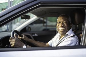 Cinco consejos para ayudar a que las personas mayores estén más seguras en las carreteras de California 