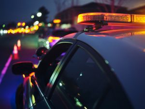 ¿Qué sucede si usted tiene un un accidente de coche con un vehículo de la policía en California?