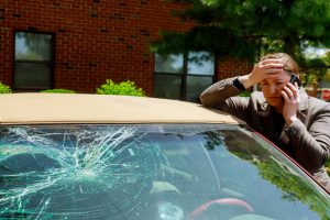 Obtenga consejos sobre cómo lidiar con la compañía de seguros de la parte culpable después de un accidente de motocicleta