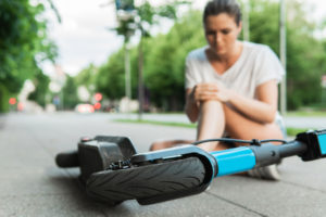 Aprenda qué pasos debe tomar después de lesionarse en un accidente con un scooter eléctrico en California 