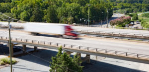 ¿Podría ser que reducir aún más el límite de velocidad para los camiones grandes disminuyera el número de accidentes de camiones en Rancho Cucamonga? 