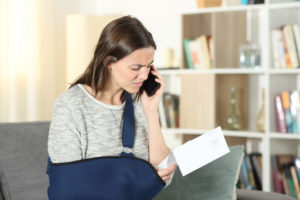 Si usted se ha lesionado, obtendrá muchos beneficios si trabaja con un abogado de lesiones personales 