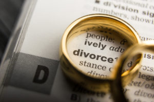 ¿Se está usted divorciando? Conozca qué pasos debe tomar para proteger su compensación por lesiones personales 