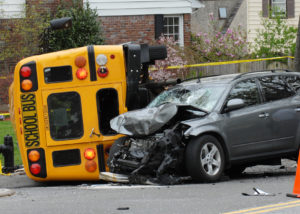 Cuatro elementos esenciales a considerar al presentar una reclamación por accidente de autobús escolar