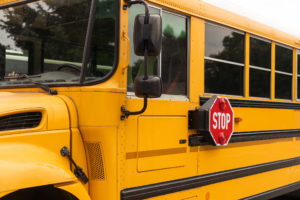 ¿Qué tan seguro es un autobús escolar promedio? Un abogado de lesiones personales lo explica
